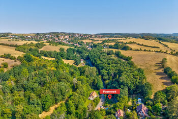 Pozemek je zasazen v krásné přírodě - Prodej pozemku 600 m², Jílové u Prahy