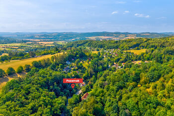 Pohled na okolí plné lesů a zeleně - Prodej pozemku 600 m², Jílové u Prahy