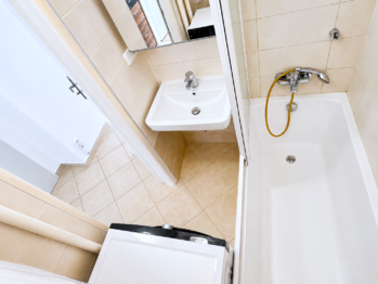 Koupelna - Pronájem bytu 2+1 v osobním vlastnictví 52 m², Praha 10 - Vinohrady