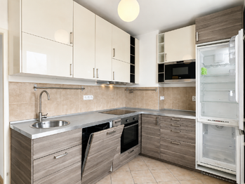 Kuchyń - Pronájem bytu 2+1 v osobním vlastnictví 52 m², Praha 10 - Vinohrady 
