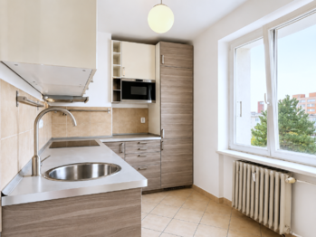 Kuchyň - Pronájem bytu 2+1 v osobním vlastnictví 52 m², Praha 10 - Vinohrady