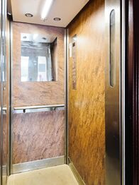 Výtah - Pronájem bytu 2+1 v osobním vlastnictví 52 m², Praha 10 - Vinohrady