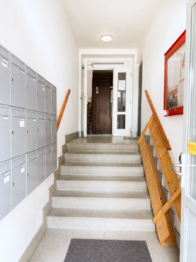 Vstup do domu - Pronájem bytu 2+1 v osobním vlastnictví 52 m², Praha 10 - Vinohrady