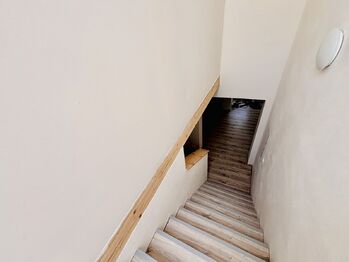 Pohled z podesty - Pronájem bytu 2+1 v osobním vlastnictví 41 m², Vyškov