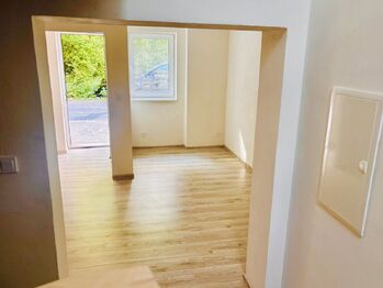 Obývací pokoj a vstup - Pronájem bytu 2+1 v osobním vlastnictví 41 m², Vyškov