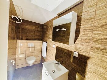 Koupelna s WC - Pronájem bytu 2+1 v osobním vlastnictví 41 m², Vyškov