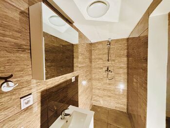 Pohled na sprchový kout - Pronájem bytu 2+1 v osobním vlastnictví 41 m², Vyškov
