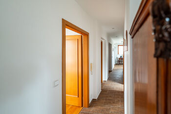 chodba se vstupy do jednotlivých místností - Prodej bytu 2+1 v osobním vlastnictví 87 m², České Budějovice
