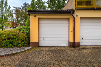 garáž - Prodej bytu 2+1 v osobním vlastnictví 87 m², České Budějovice