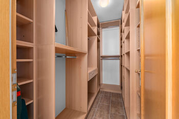 prostorná šatna - Prodej bytu 2+1 v osobním vlastnictví 87 m², České Budějovice