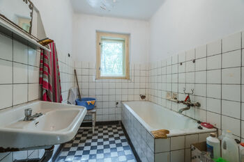 KOUPELNA - STÁVAJÍCÍ STAV - Prodej domu 145 m², Vavřinec