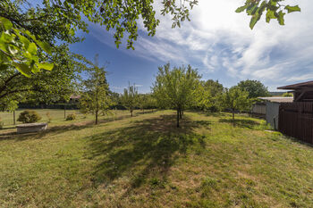 Prodej pozemku 792 m², Zvole
