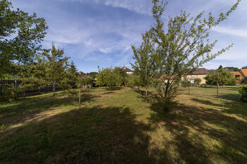 Prodej pozemku 792 m², Zvole