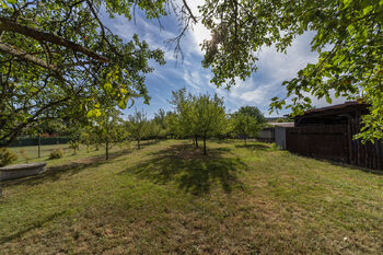 Prodej pozemku 792 m², Zvole
