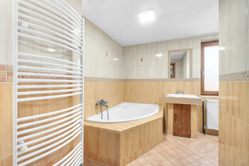 Prodej domu 570 m², Klamoš