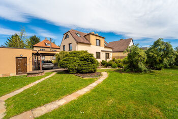 Dům s nádhernou zahradou - Prodej domu 189 m², Úvaly