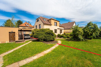 Dům s terasou, garáží a nádhernou zahradou - Prodej domu 189 m², Úvaly
