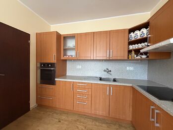 Pronájem domu 100 m², Hovorany