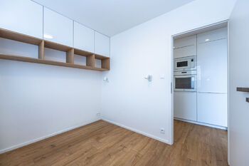 Pronájem bytu 3+kk v osobním vlastnictví 68 m², Praha 8 - Kobylisy