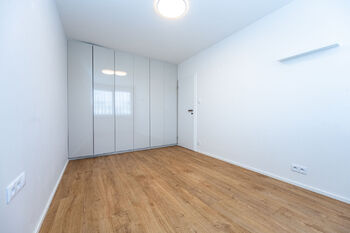 Pronájem bytu 3+kk v osobním vlastnictví 68 m², Praha 8 - Kobylisy