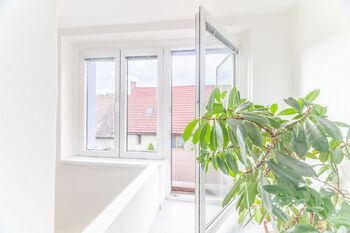 vstup na balkon - Prodej domu 160 m², Karlova Ves