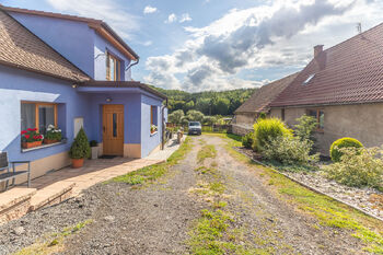 dvůr - Prodej domu 160 m², Karlova Ves