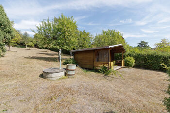 Stavební pozemek 1 263 m² na prodej v Plzni-Skvrňanech – celkový pohled na parcelu určenou pro výstavbu rodinného domu. - Prodej pozemku 1263 m², Plzeň