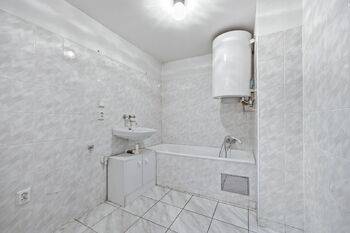 Koupelna s WC - Prodej chaty / chalupy 117 m², Dobřichovice