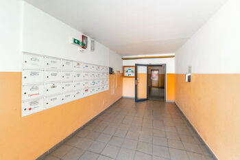 Prodej bytu 3+kk v osobním vlastnictví 61 m², Praha 8 - Kobylisy