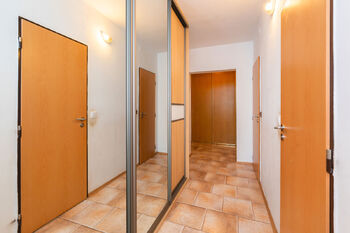 Prodej bytu 3+kk v osobním vlastnictví 61 m², Praha 8 - Kobylisy