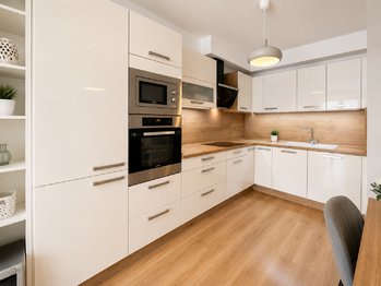 Prodej bytu 3+kk v osobním vlastnictví 74 m², Praha 9 - Hostavice