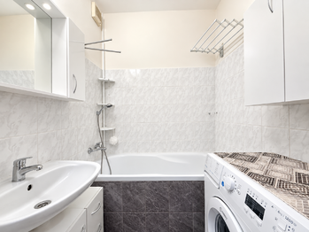 Koupelna - Prodej bytu 2+1 v družstevním vlastnictví 59 m², Milovice