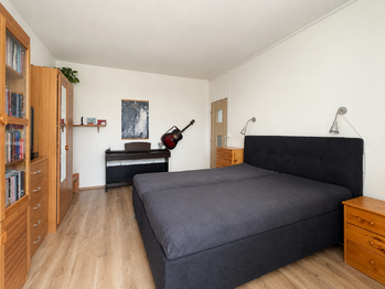 Ložnice - Prodej bytu 2+1 v družstevním vlastnictví 59 m², Milovice