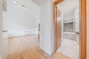 Prodej bytu 2+kk v osobním vlastnictví 43 m², Hostivice