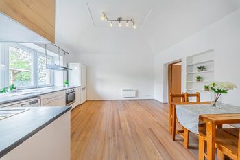 Prodej bytu 2+kk v osobním vlastnictví 43 m², Hostivice