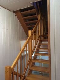 Schodiště (před demontáží obložení) - Prodej domu 160 m², Velemín