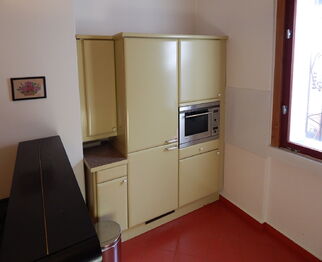 Kuchyňská linka b) - Prodej domu 160 m², Velemín