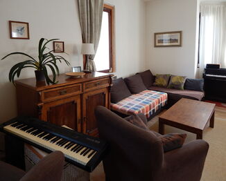 Obývací pokoj a) - Prodej domu 160 m², Velemín