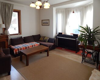 Obývací pokoj c) - Prodej domu 160 m², Velemín