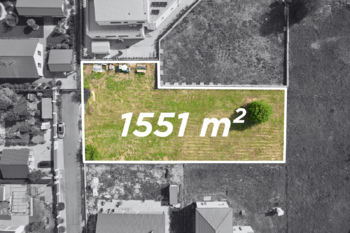 vyznačený pozemek - Prodej pozemku 1551 m², Křenice