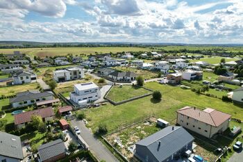 pozemek z dronu - Prodej pozemku 1551 m², Křenice