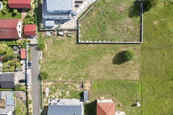 pozemek z dronu - Prodej pozemku 1551 m², Křenice