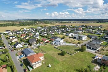 pozemek z dronu - Prodej pozemku 1551 m², Křenice