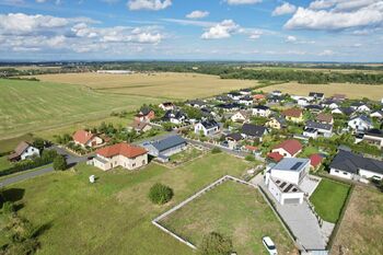 pozemek z dronu - Prodej pozemku 1551 m², Křenice