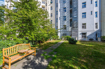 Prodej bytu 1+1 v osobním vlastnictví 56 m², Praha 10 - Vršovice
