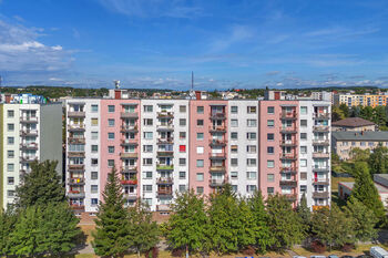 Byt 3+1, Mírová, Rychnov nad Kněžnou - pohled na dům - Prodej bytu 3+1 v osobním vlastnictví 71 m², Rychnov nad Kněžnou 