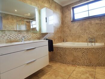 Koupelna s WC - Prodej domu 126 m², Bystřice
