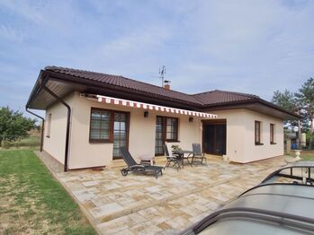 Terasa s markýzou - Prodej domu 126 m², Bystřice