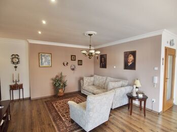 Obývací pokoj s KK - Prodej domu 126 m², Bystřice