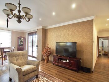 Obývací pokoj s KK - Prodej domu 126 m², Bystřice